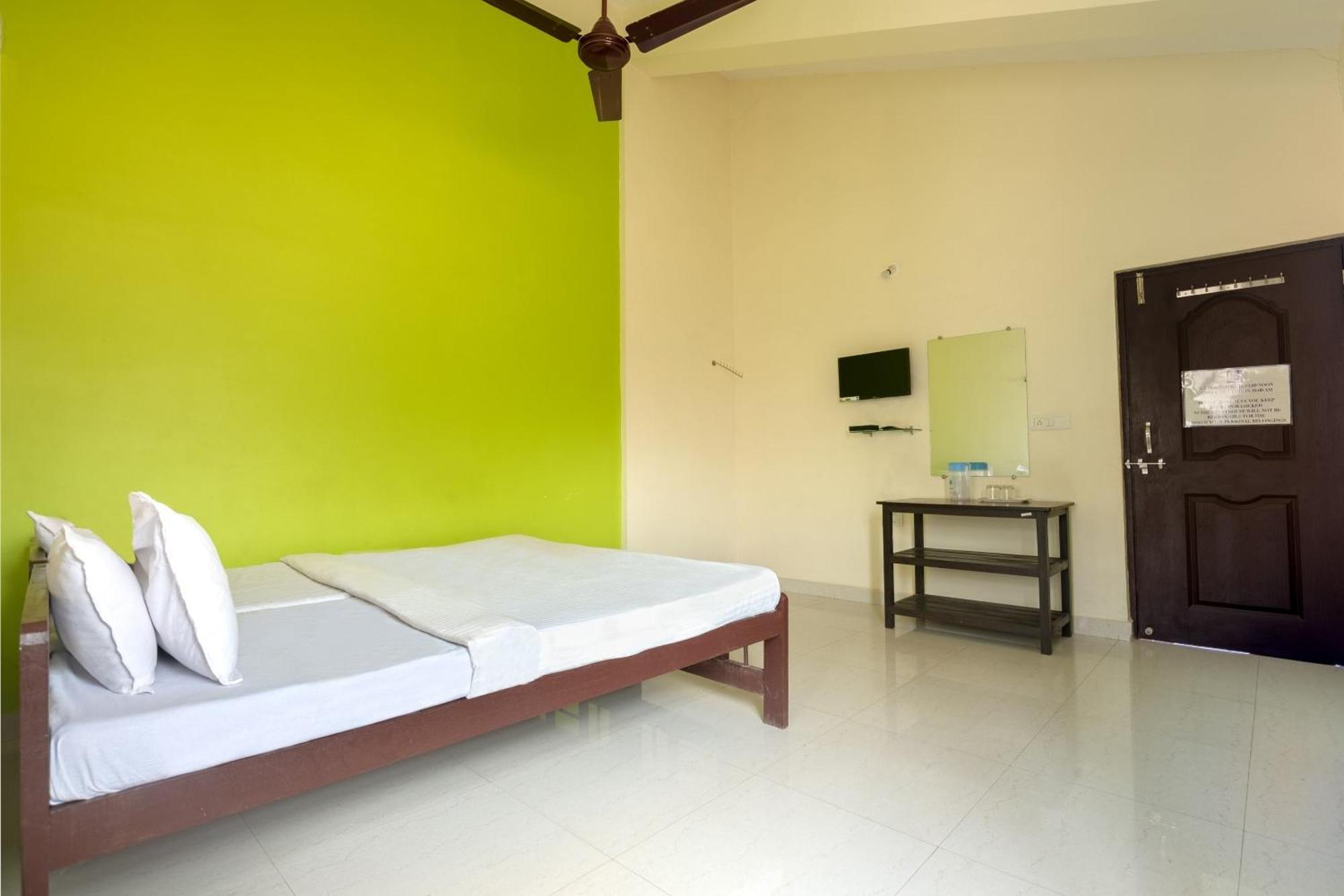 Spot On Ps Guest House Calangute Exterior photo