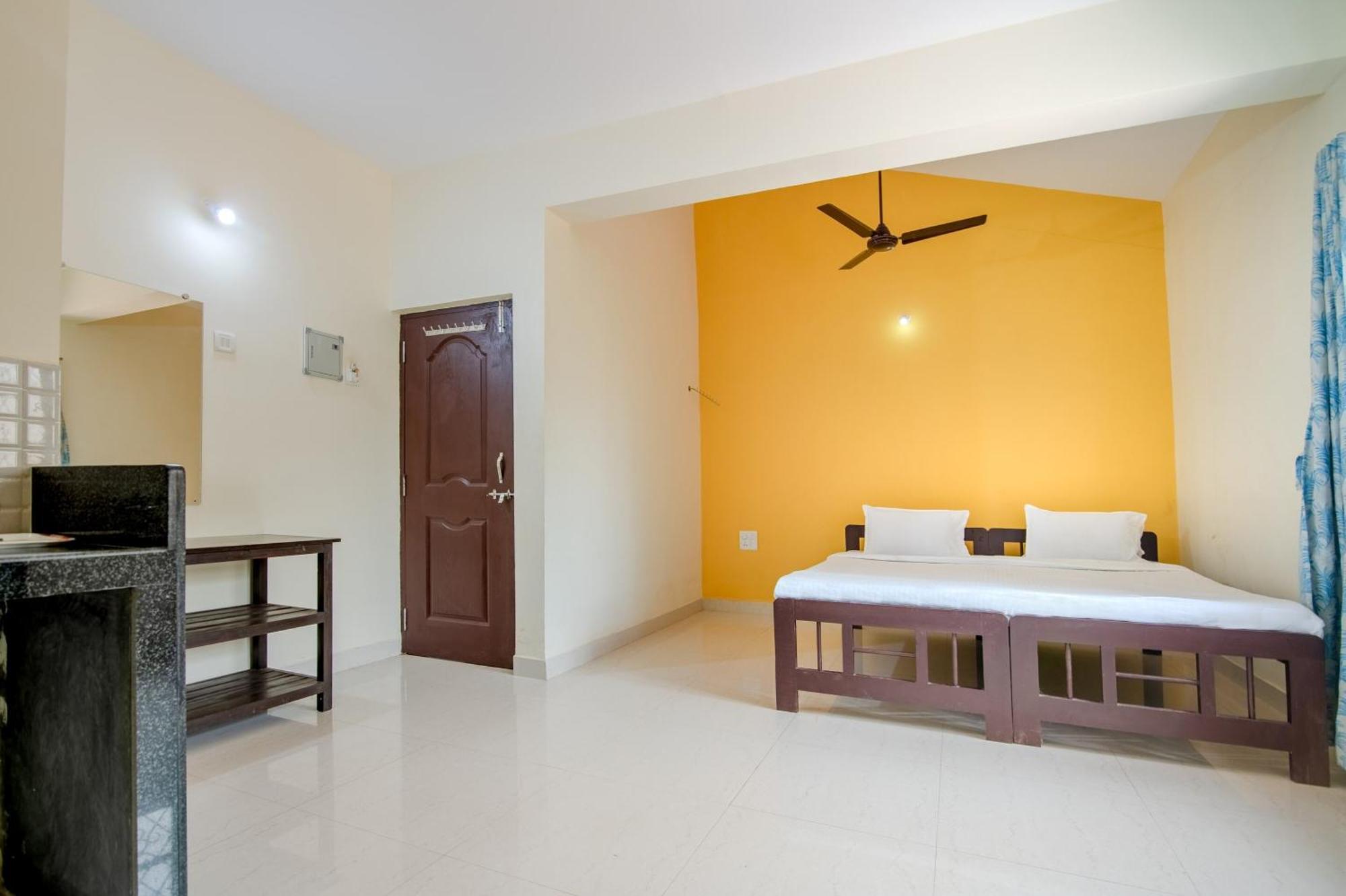 Spot On Ps Guest House Calangute Exterior photo