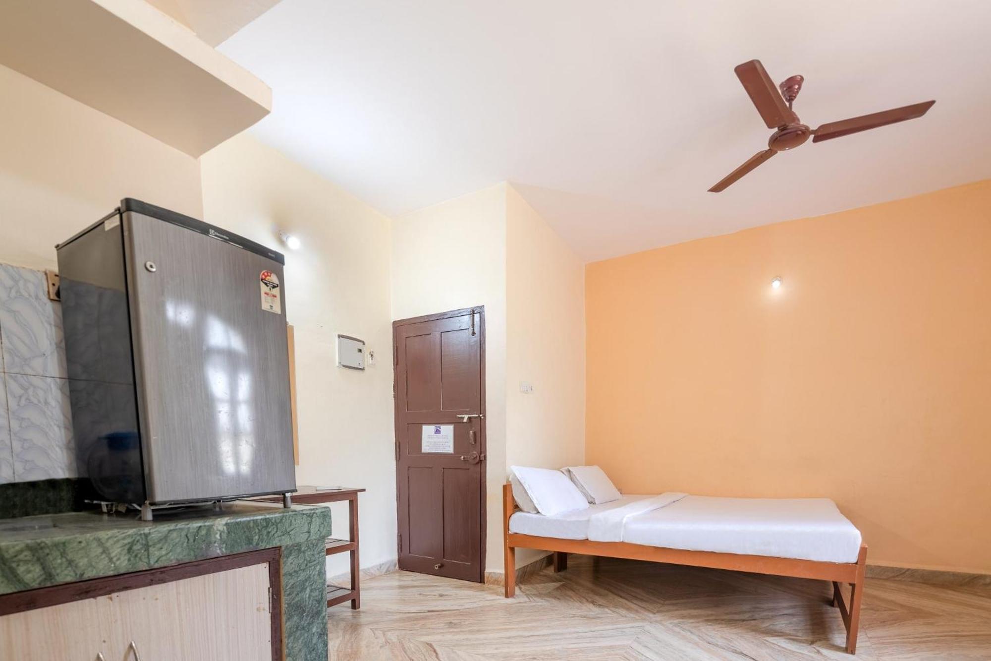 Spot On Ps Guest House Calangute Exterior photo