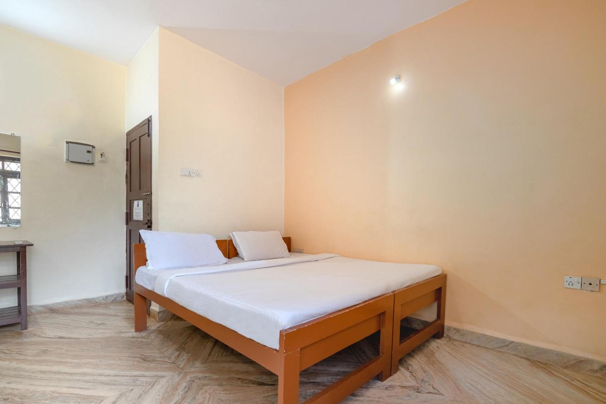 Spot On Ps Guest House Calangute Exterior photo